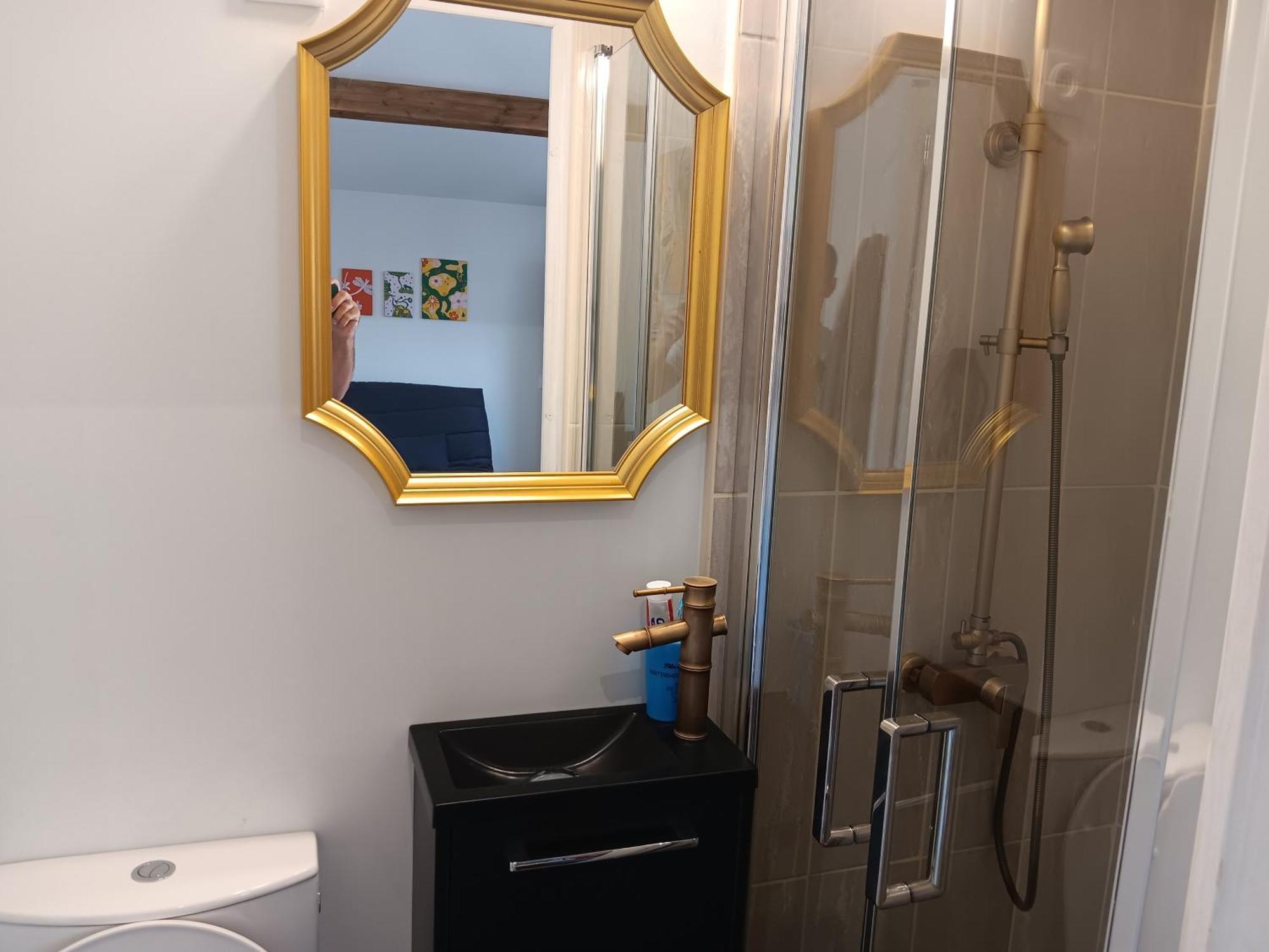 Studio Maisonette Езин Екстериор снимка