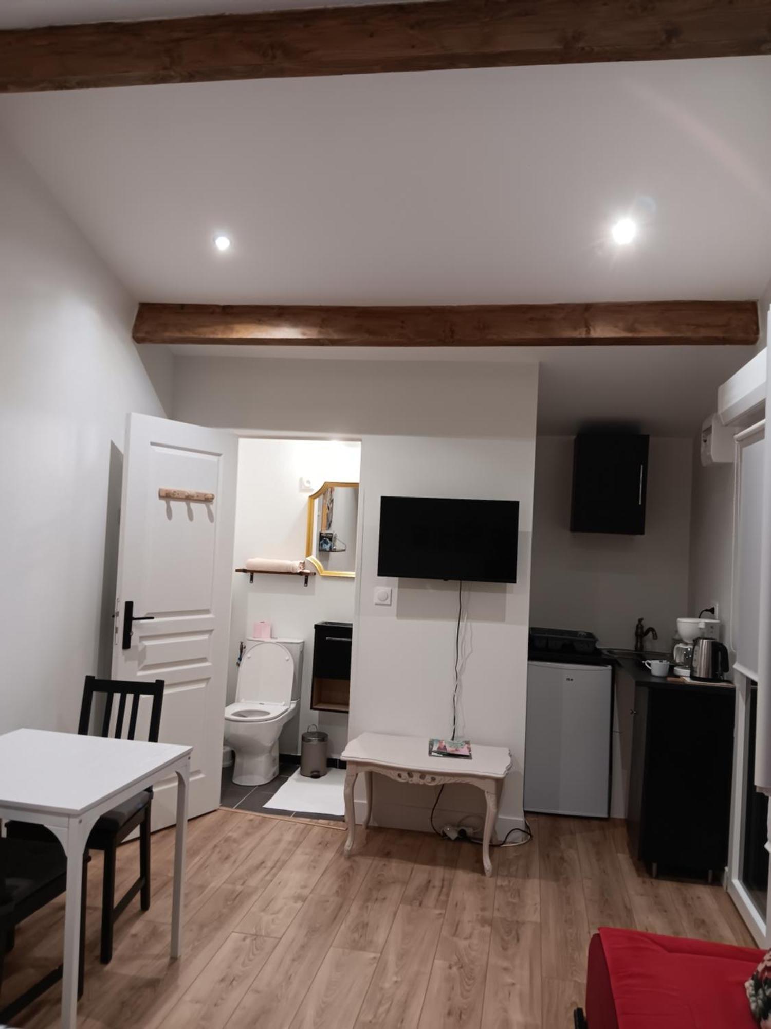Studio Maisonette Езин Екстериор снимка